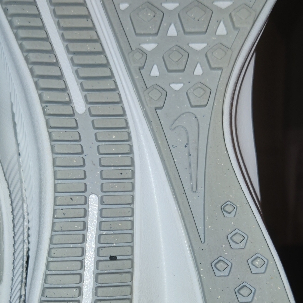 Nike White Woman's Running Shoes - Picture 8 of 11